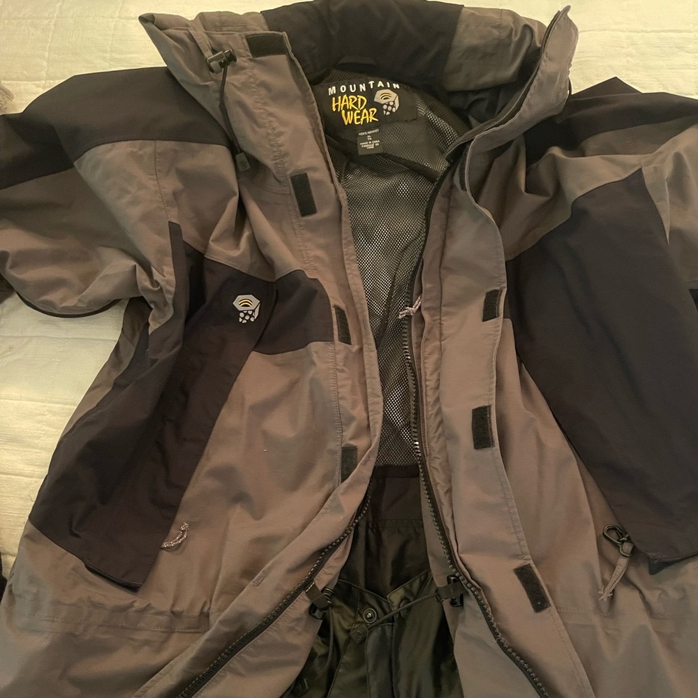Mountain Hardware Men’s Conduit ski jacket; X-Large. Excellent shape